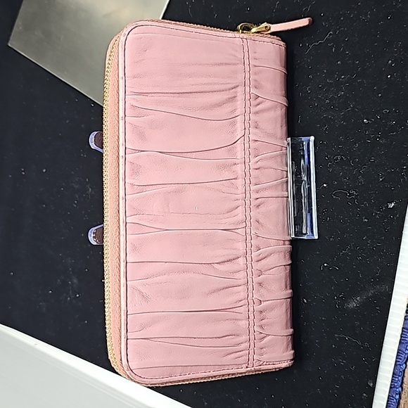 Prada Nappa Gaufre Round Zipper Long Wallet Pink - Picture 3 of 6
